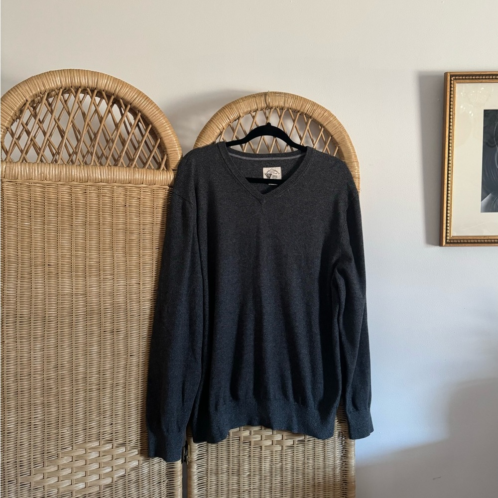 Men’s St. John's Bay Dark Gray V-Neck Sweater